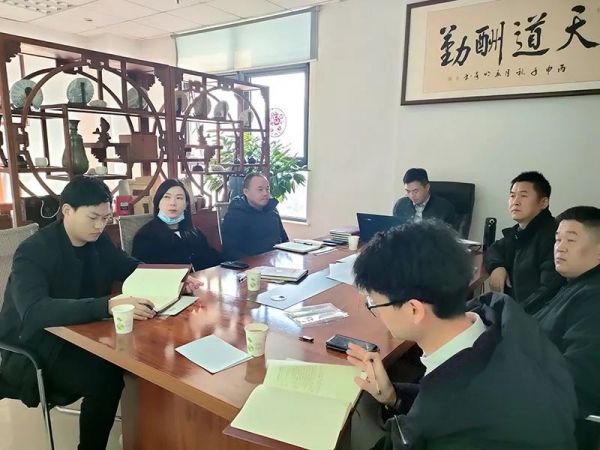 河南省潔凈技術(shù)協(xié)會黨支部組織生活會在河南綠友環(huán)境科技有限公司召開